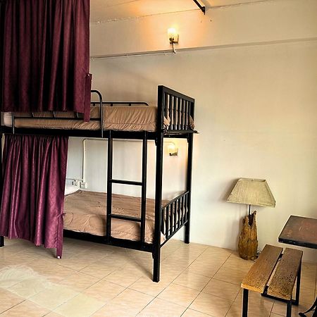 The Cabin Backpackers Hostel & Bar Chiang Mai Exteriör bild