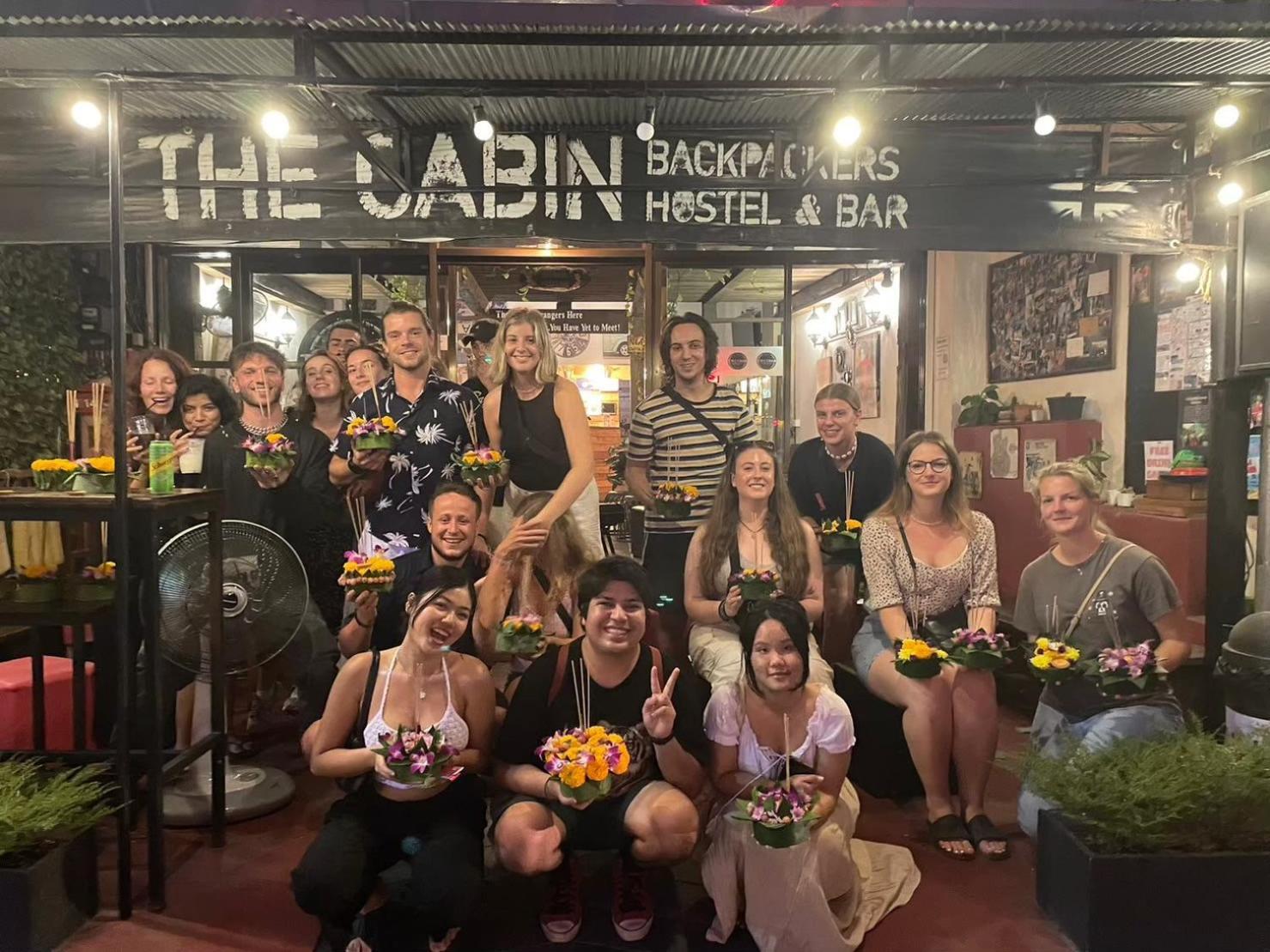 The Cabin Backpackers Hostel & Bar Chiang Mai Exteriör bild