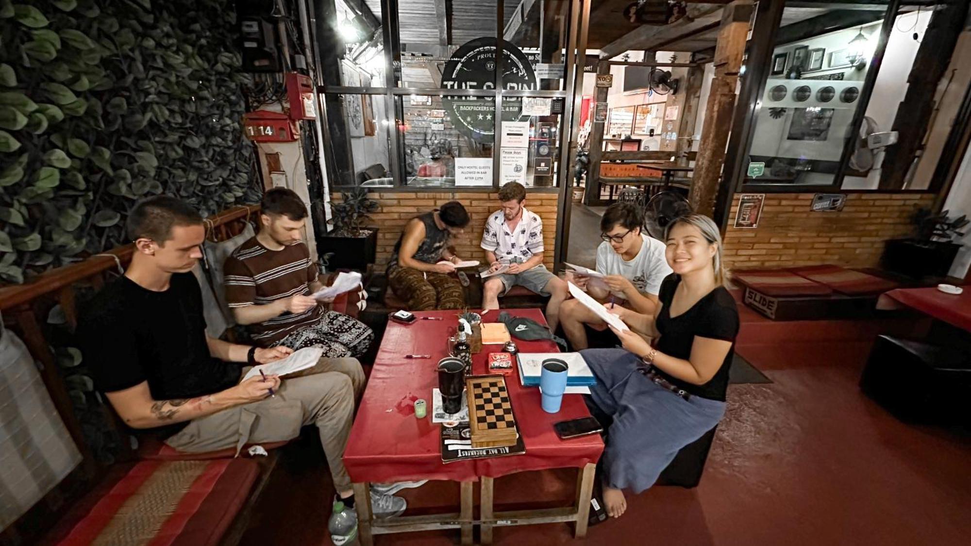 The Cabin Backpackers Hostel & Bar Chiang Mai Exteriör bild