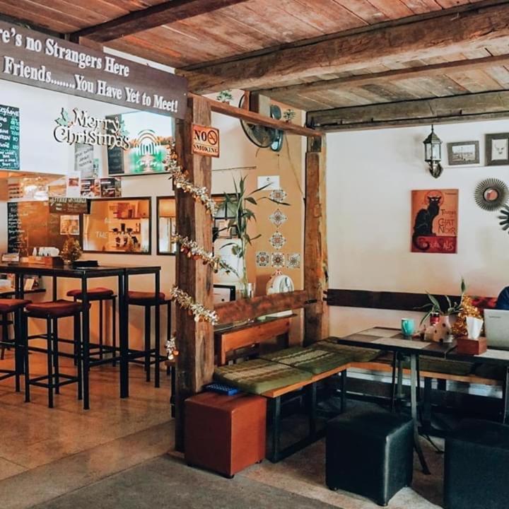 The Cabin Backpackers Hostel & Bar Chiang Mai Exteriör bild