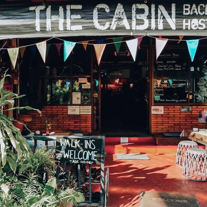 The Cabin Backpackers Hostel & Bar Chiang Mai Exteriör bild