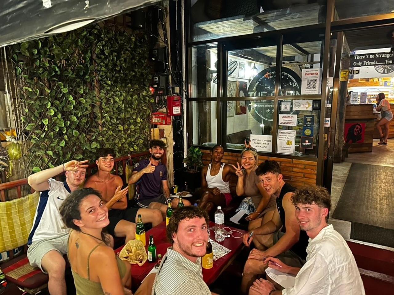 The Cabin Backpackers Hostel & Bar Chiang Mai Exteriör bild