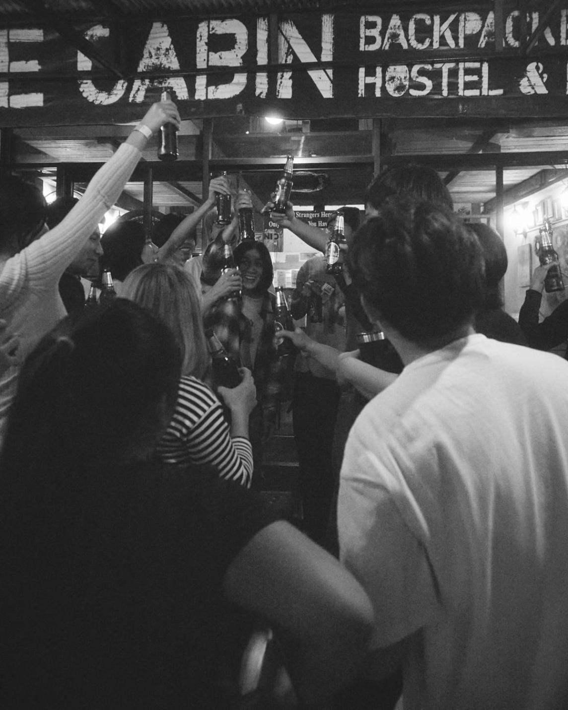 The Cabin Backpackers Hostel & Bar Chiang Mai Exteriör bild