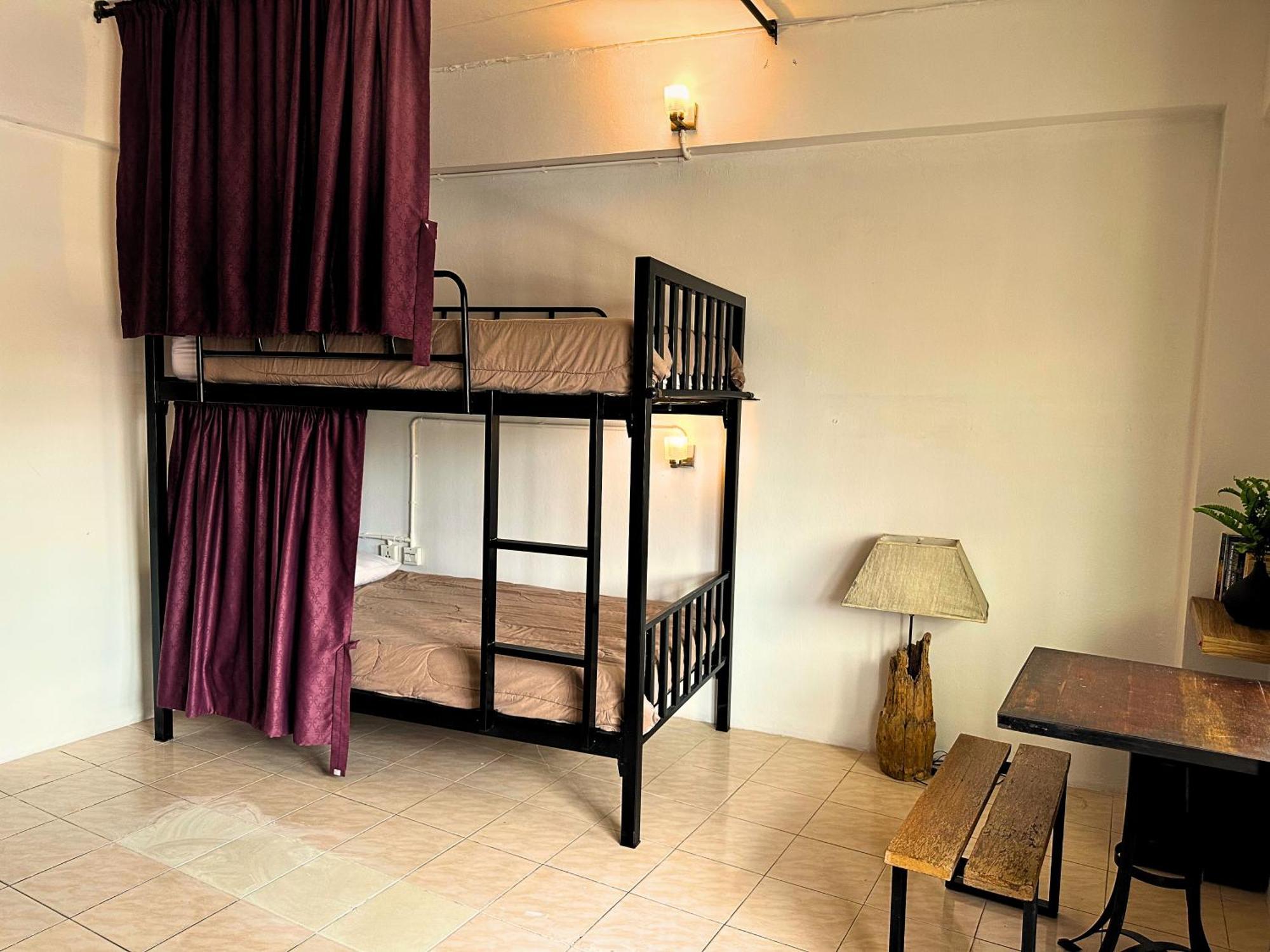 The Cabin Backpackers Hostel & Bar Chiang Mai Exteriör bild