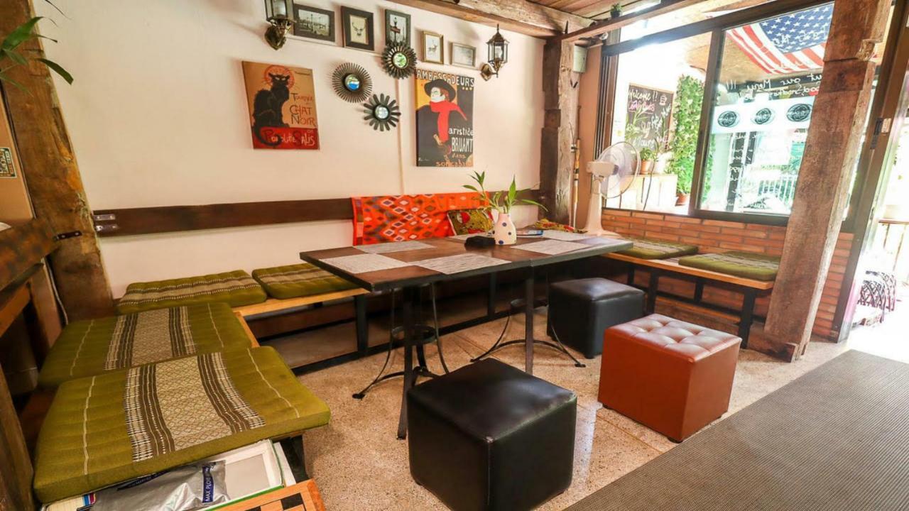 The Cabin Backpackers Hostel & Bar Chiang Mai Exteriör bild